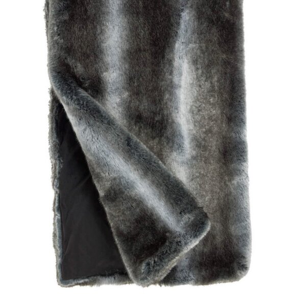 Donna Salyers' Fabulous-Furs Limited Edition Faux Chinchilla Oversized 60"X 86" - Picture 2 of 2